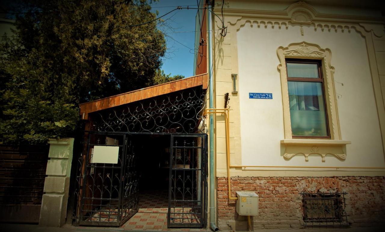 Charlietown Hotel Satu Mare Exterior photo